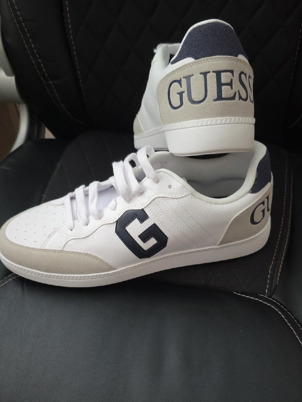 New GUESS Men’s White, Navy & Beige Low-Top Sneakers